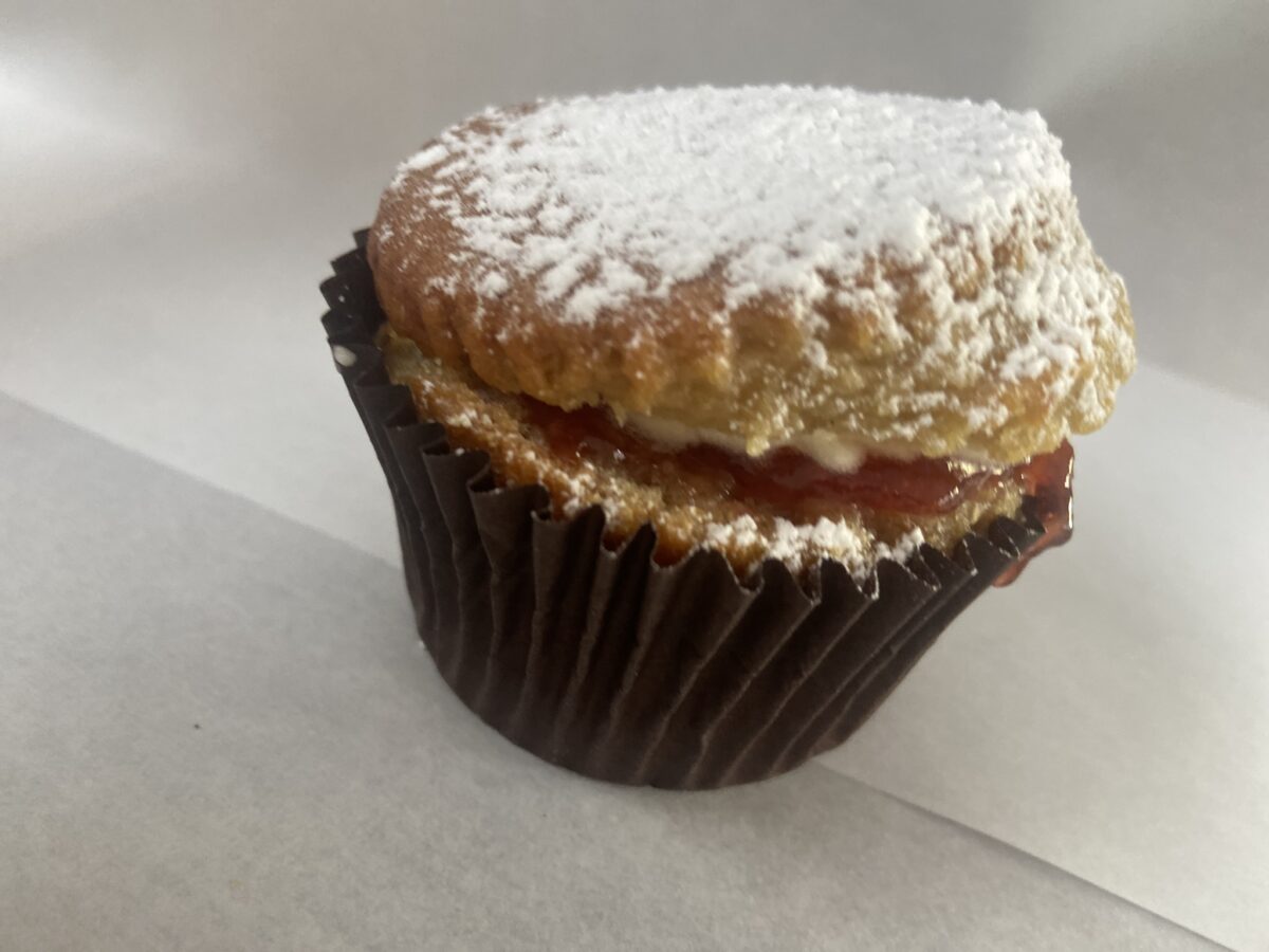 Victoria sponge cupcake